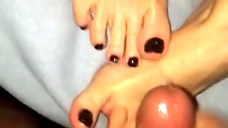 Cumshot on her feet and toes