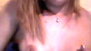 Rubias hermosa muestra su cuerpo perfecto delgado en webcam