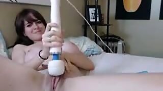 Fett Pussy Brunette masturbiert auf der Webcam