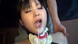 Asiatisch von falschen Penissen gefällt