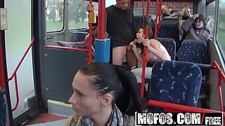 Mofos - mofos b sides - (bonnie) - záběry z veřejné milování městského autobusu