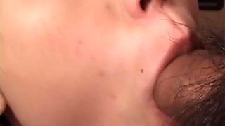 Leikkisä japanilainen sairaanhoitaja antaa tupla suihinottoa mmf seksiklipissä